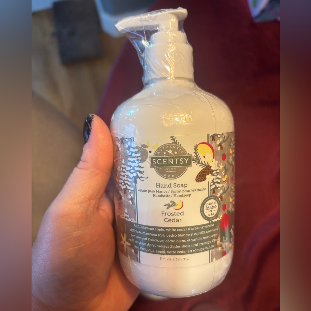 Frosted Cedar Scentsy Hand Soap 325 ml